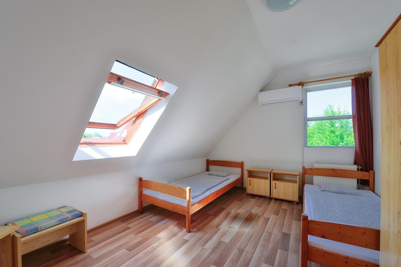 Oliver Inn Балатонлелле Экстерьер фото