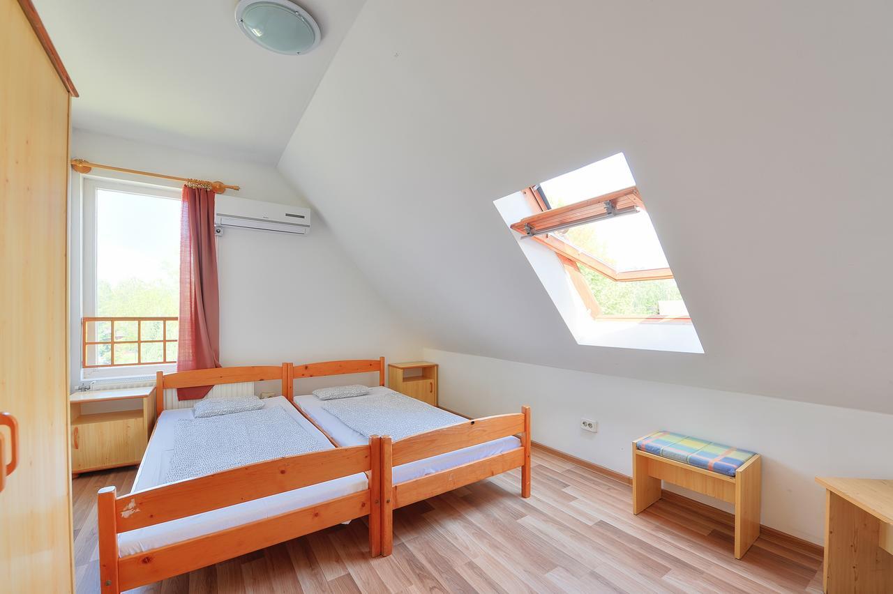 Oliver Inn Балатонлелле Экстерьер фото