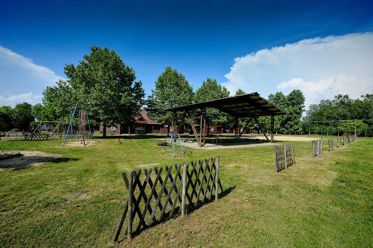 Oliver Inn Балатонлелле Экстерьер фото